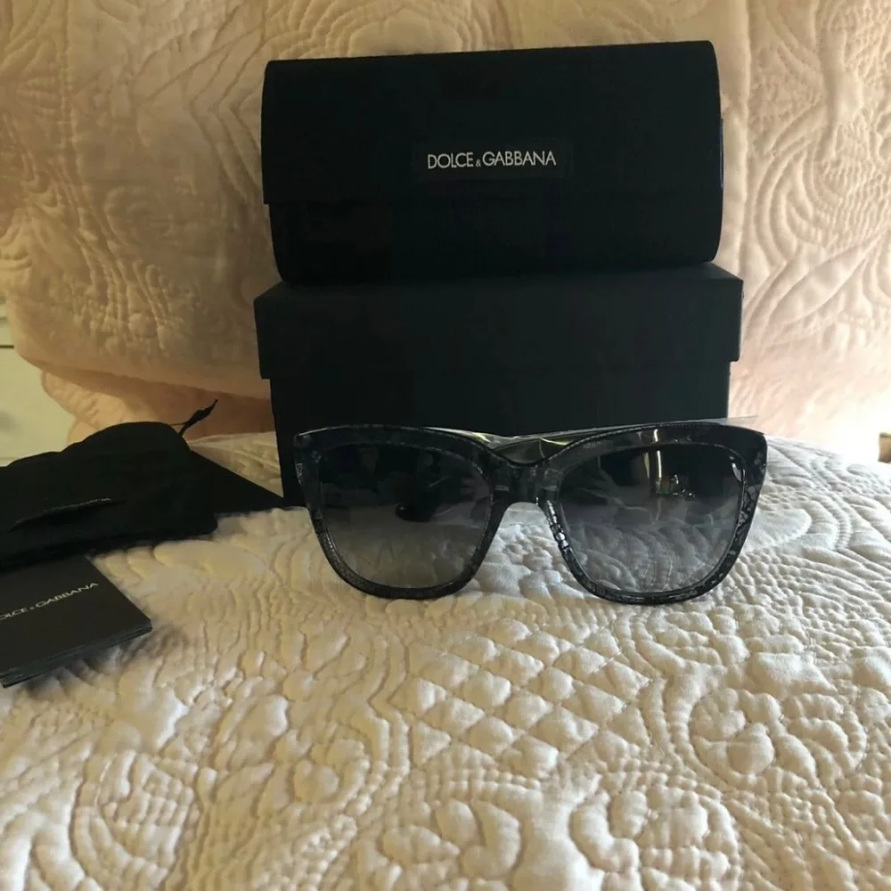🎉HP🎉New Dolce & Gabbana Chantilly Lace Logo Sunglasses  Anthracite Gray🖤